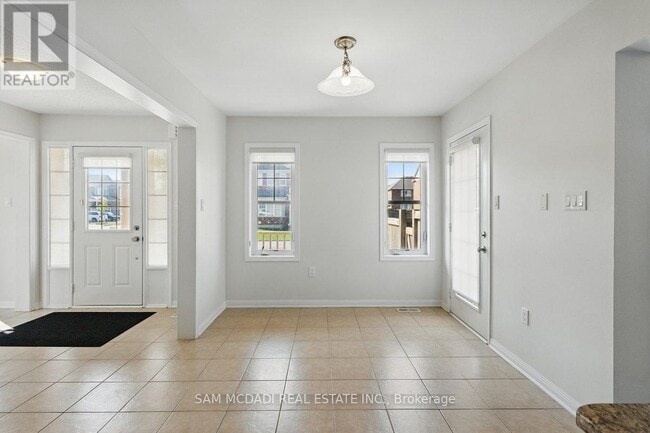 Building Photo - 2 Giltspur Rd