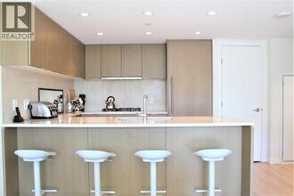 Building Photo - 125 E 14th St