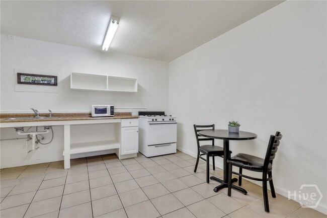 Building Photo - 5013 Ogeechee Rd