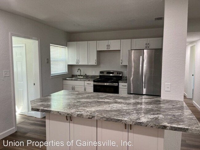 Foto del edificio - 4 br, 3 bath House - 1235 NE 17th Avenue