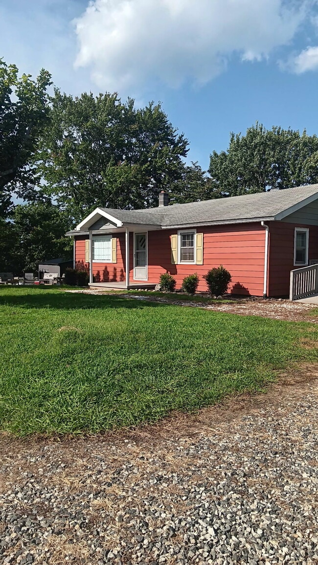 Building Photo - 22 Redbud Ln