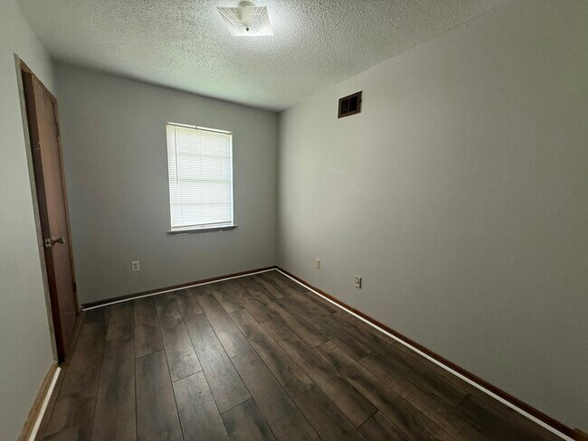 Foto del edificio - 2968 Lark Rd