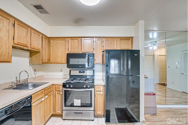 Building Photo - 1138 Waterford Dr