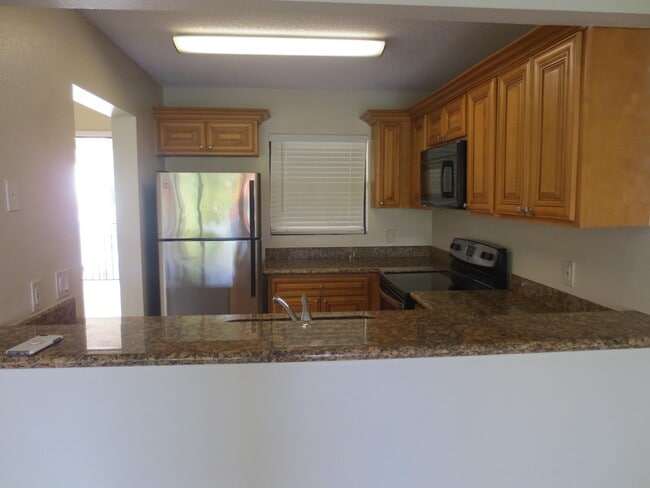 Building Photo - 1495 Lake Crystal Dr