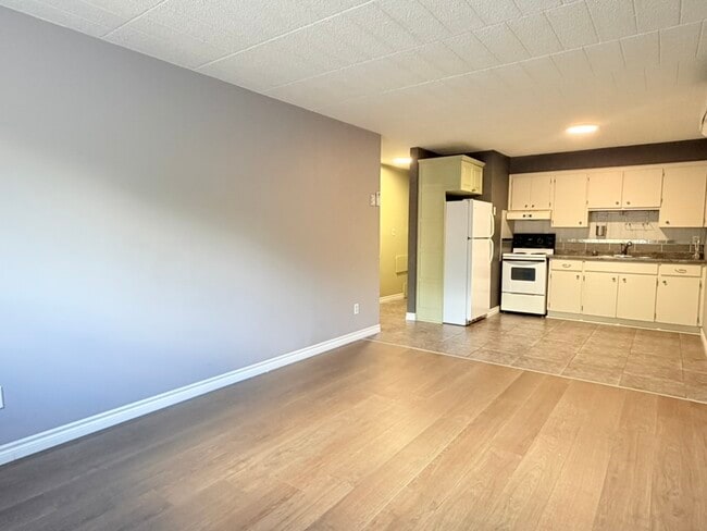 Building Photo - 360 Tecumseh Rd W
