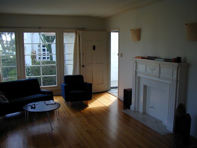 FRONT DOOR AND LIVING ROOM - 1107 Meadowbrook Ave