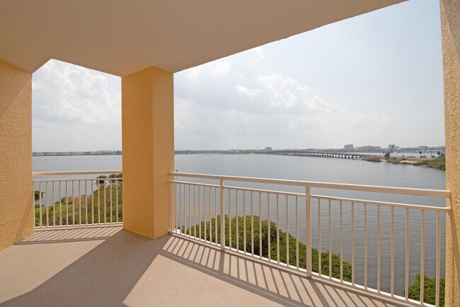 Building Photo - 615 Riviera Dunes Way