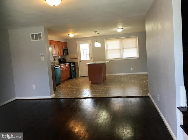 Building Photo - 916 Foxwood Ln