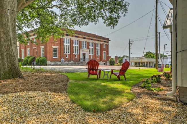 Building Photo - 107 Robinson Ave