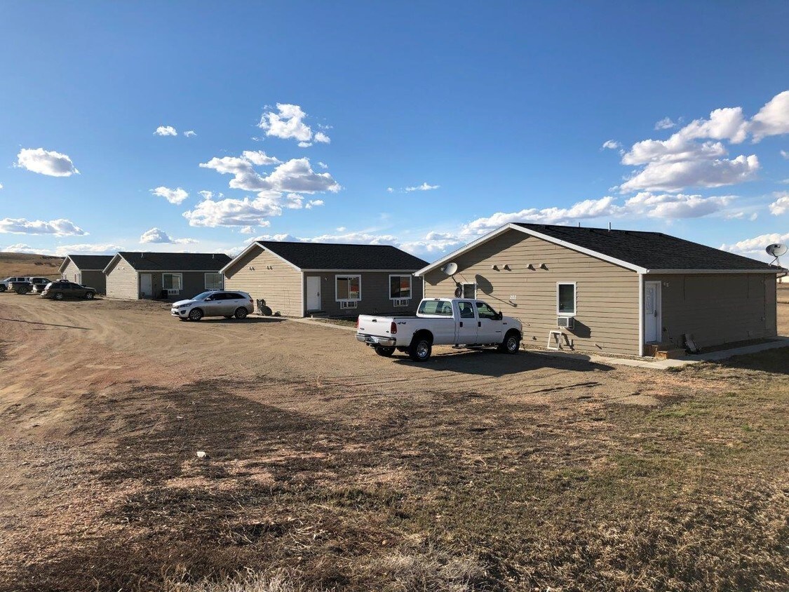 1 Apartments in Bainville, MT