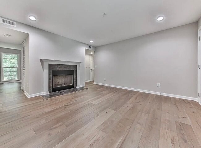 Building Photo - 1166 Booth Rd SW