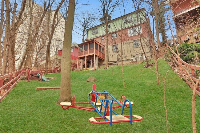 Foto del edificio - 2730 Edgehill Ave