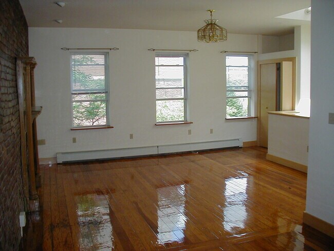 open liv room - 71 Baldwin St