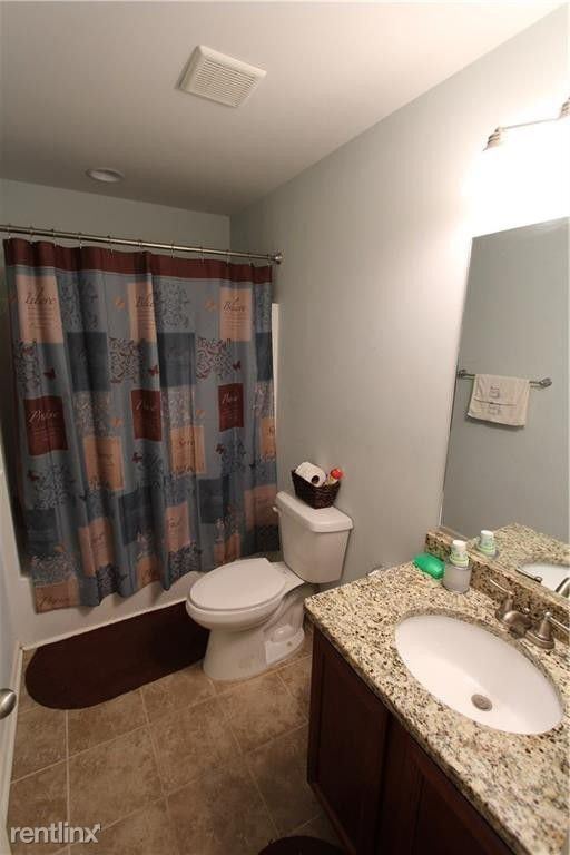 Foto del edificio - 4 br, 2 bath Townhome - 743 Hunter Ct