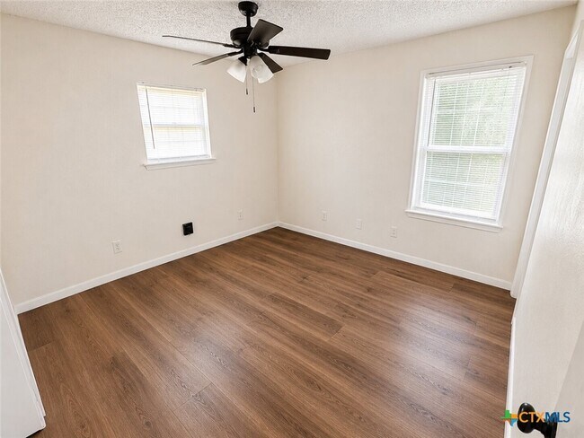 Building Photo - 1709 Shoemaker Dr
