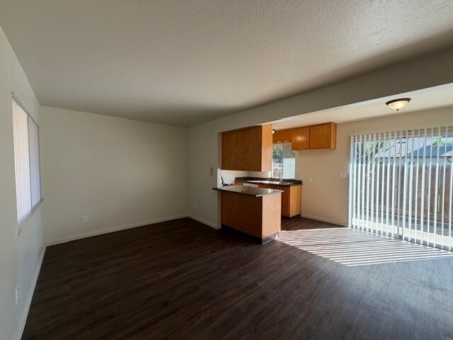 Foto del edificio - 2020 Rose Ave