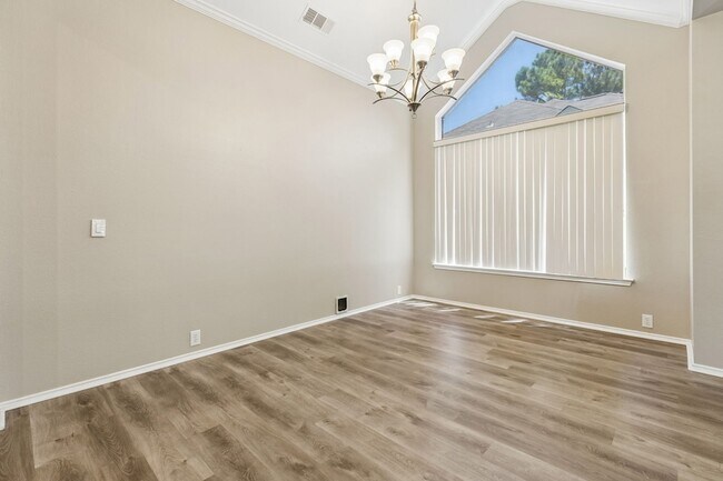Foto del edificio - 3313 Heatherbrook Dr