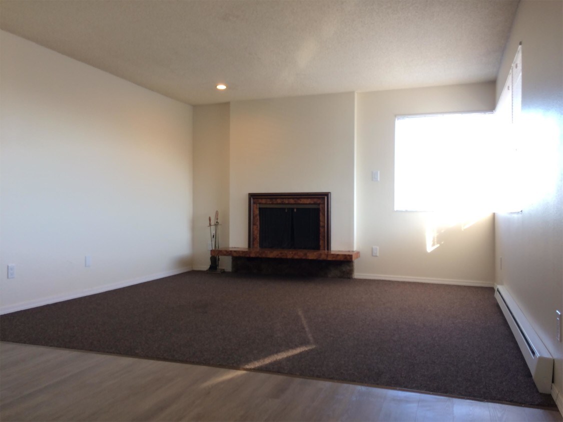 Primary Photo - 3132 Lombard Ave