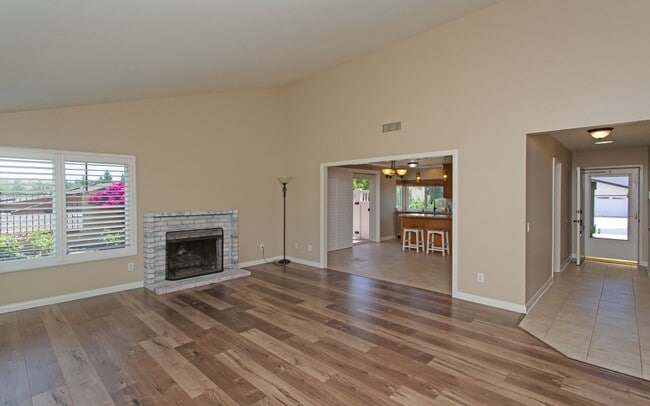 Building Photo - Beautiful Rancho Bernardo Single Level Home!