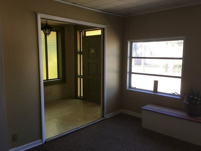 Building Photo - NOT AVAILABLE FOR SHOWING UNTIL MID MAY Home with Beautiful Tuscawilla Park as your yard.