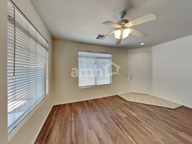 Building Photo - 2522 E Browning Pl