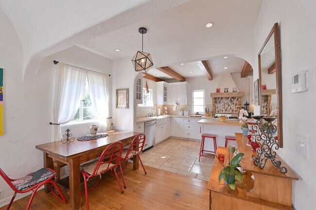 Foto del edificio - 6149 Glen Alder St