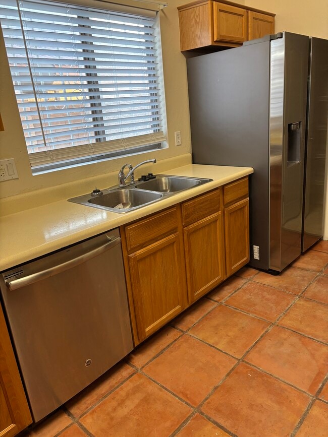 Building Photo - 1925 N Ashland