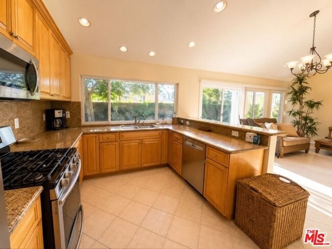 Building Photo - 3021 E Black Hills Ct