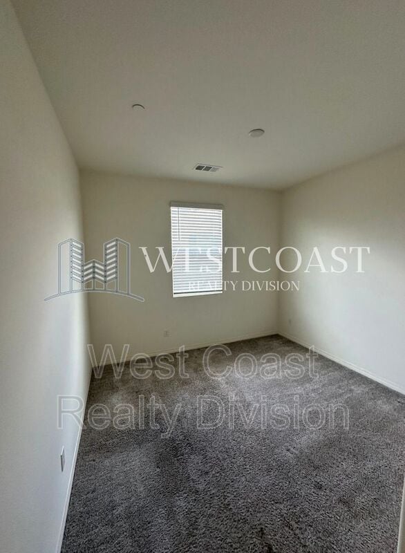 Foto del edificio - 16020 Voyager Ave