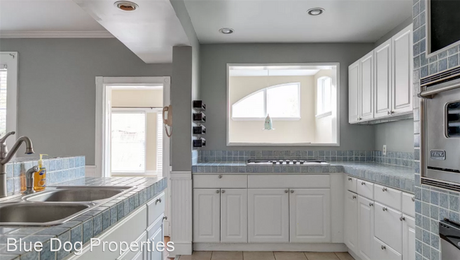 Building Photo - 4 br, 3.5 bath House - 2304 Rosewood Ave