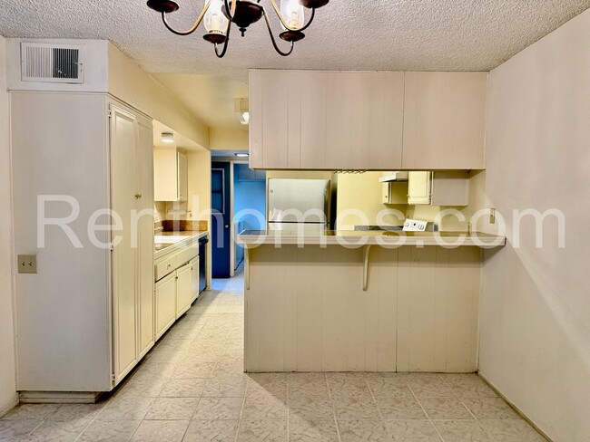 Building Photo - 3847 Camino Lindo