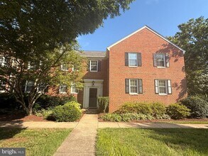 Building Photo - 6700 Wakefield Dr
