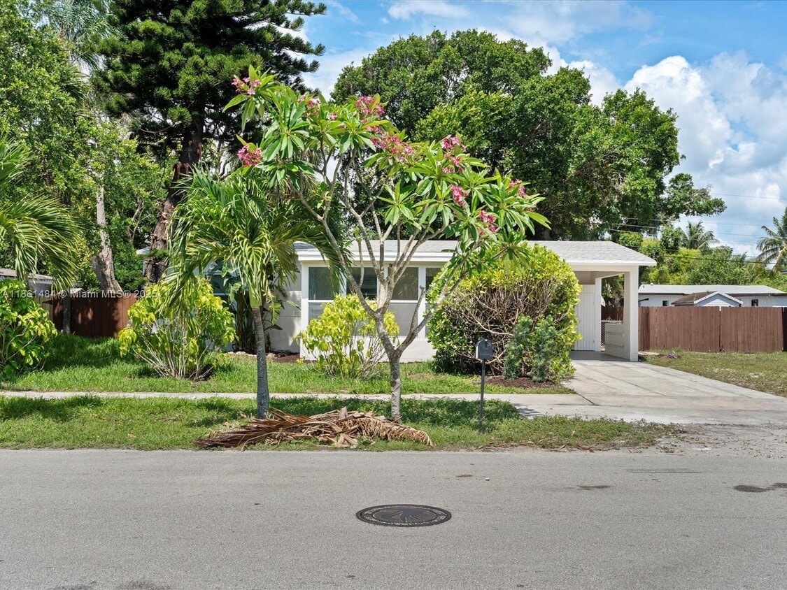 Primary Photo - 113 SW 22nd Ave