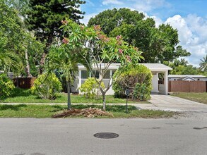 Building Photo - 113 SW 22nd Ave