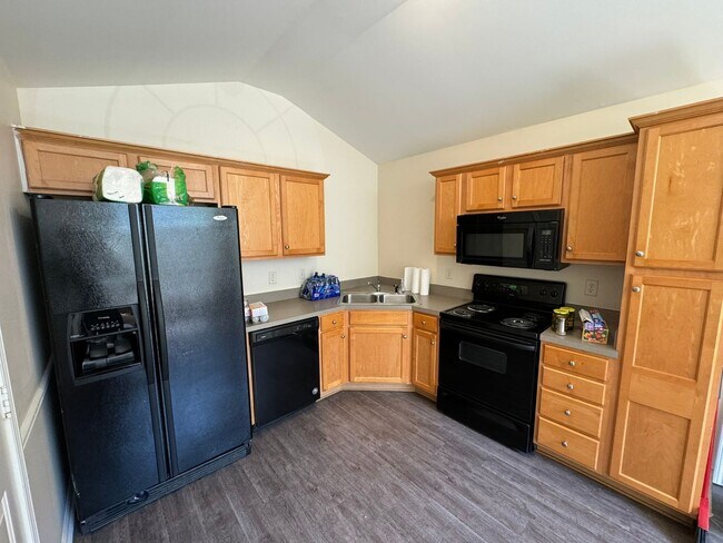 Building Photo - 3BR Eastside Single Family Home in Pinecrest!