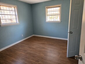 Building Photo - 3380 Shady Oaks St