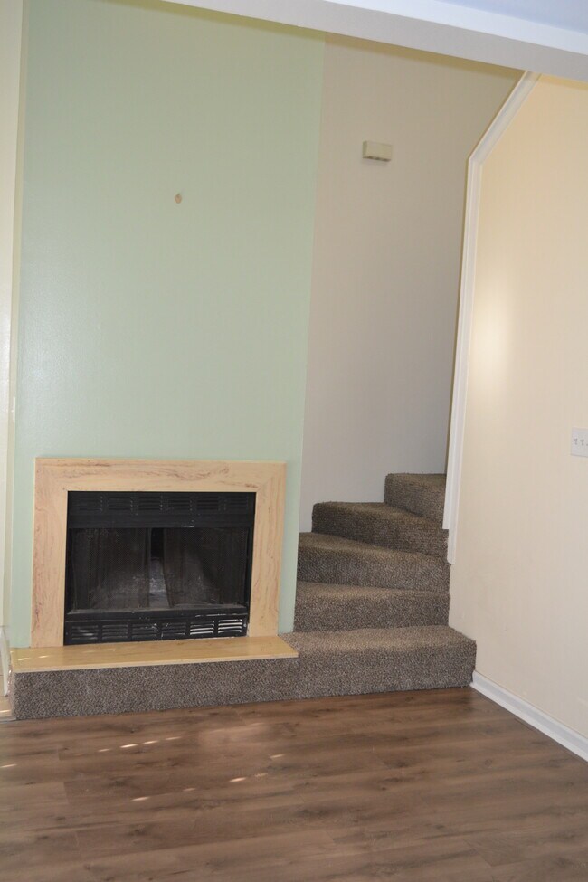 Foto del edificio - 327 Cedarwood Dr