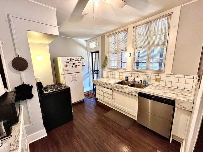 Cocina - 1539 N Parkway