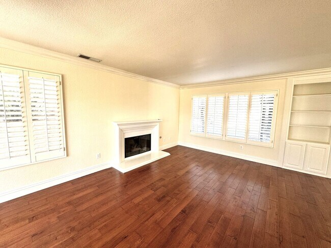 Foto del edificio - Beautiful 4-Bedroom Home for Lease in Corona with 3-Car Garage