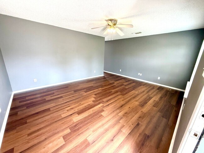 Foto del edificio - **MOVE IN SPECIAL** Charming 3 Bedroom/ 2 ...