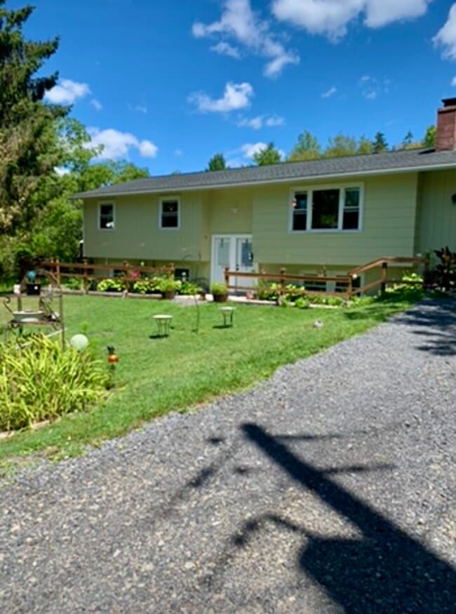 Building Photo - 467 Troy Rd