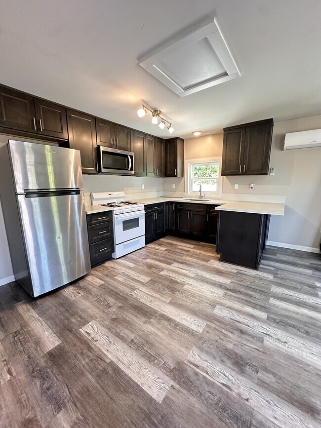 Foto del edificio - 732 Twin Oaks Ave