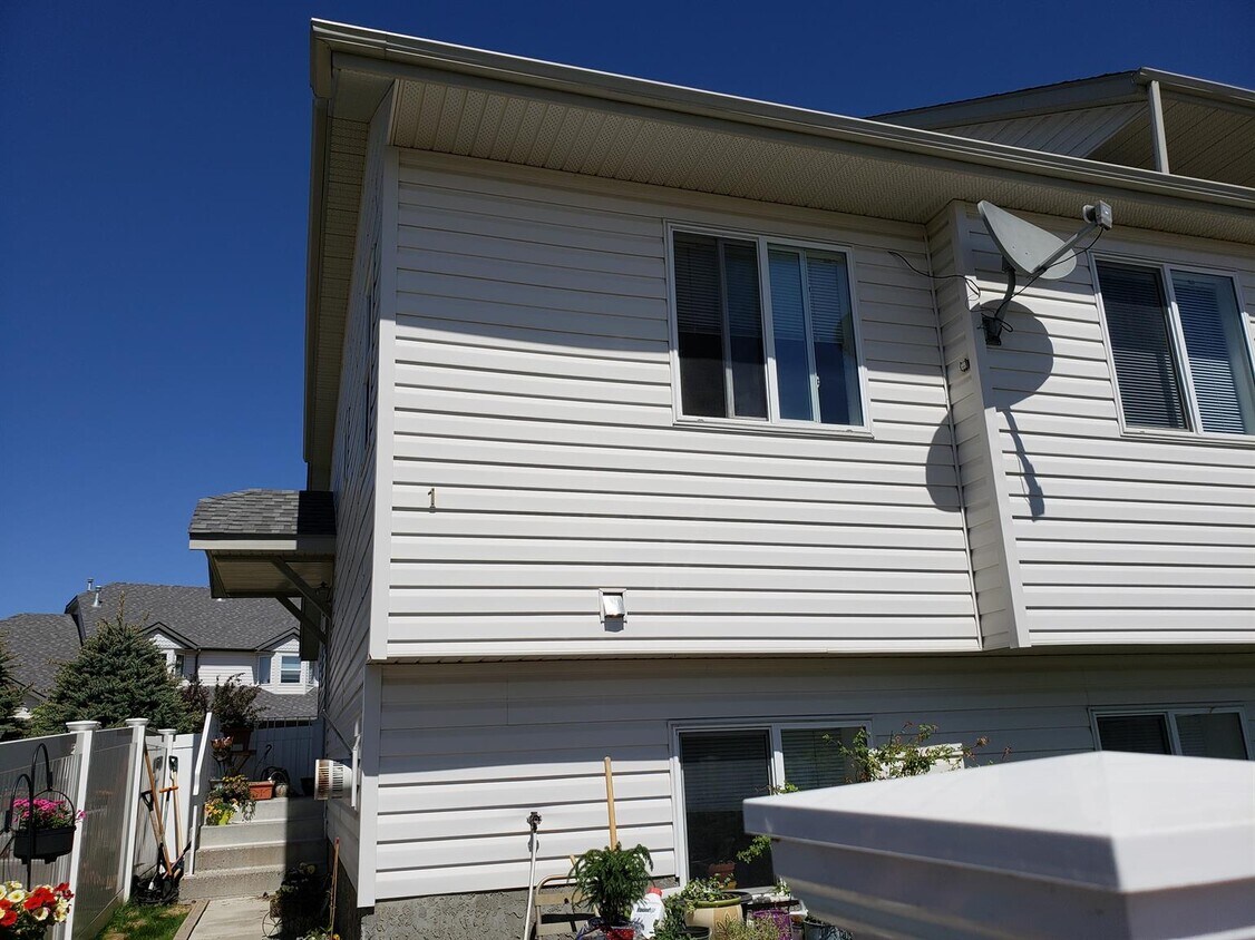 Photo du bâtiment - 0 Bed 0 Bath Unit in Red Deer, AB