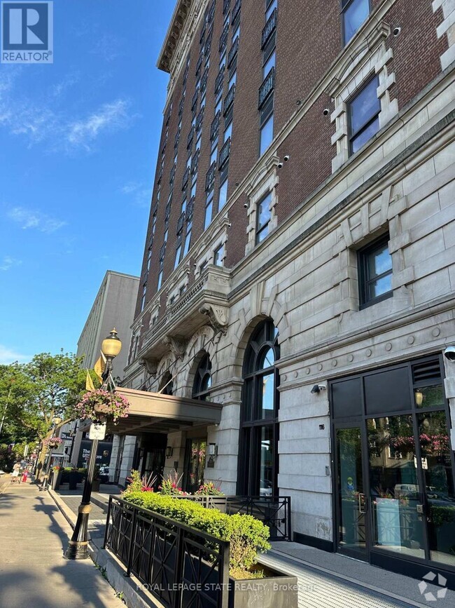 Building Photo - 112-112 King St E