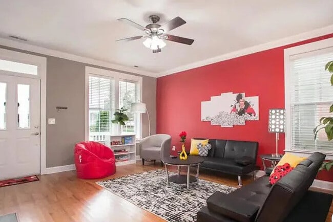Foto del edificio - Room in House on Dubois Court