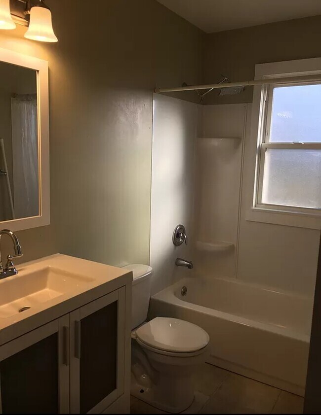 Bathroom - 3522 Raymond St