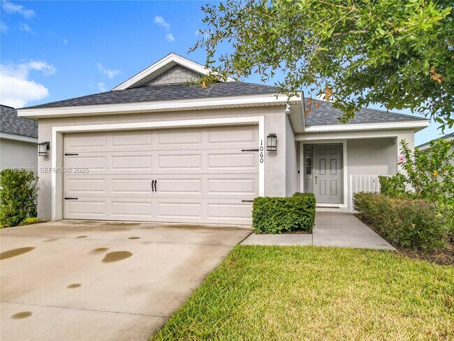 Building Photo - 1060 Cascade Dr