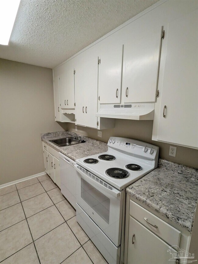 Building Photo - 708 Bayshore Dr