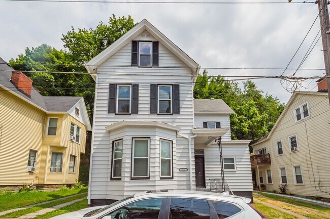 Foto del edificio - Stunning 3 bedroom home in Etna available May 1!