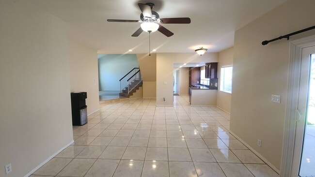 Foto del edificio - Amazing 2 story 4 bedroom home in Simi Valley with easy convenience to the freeway!